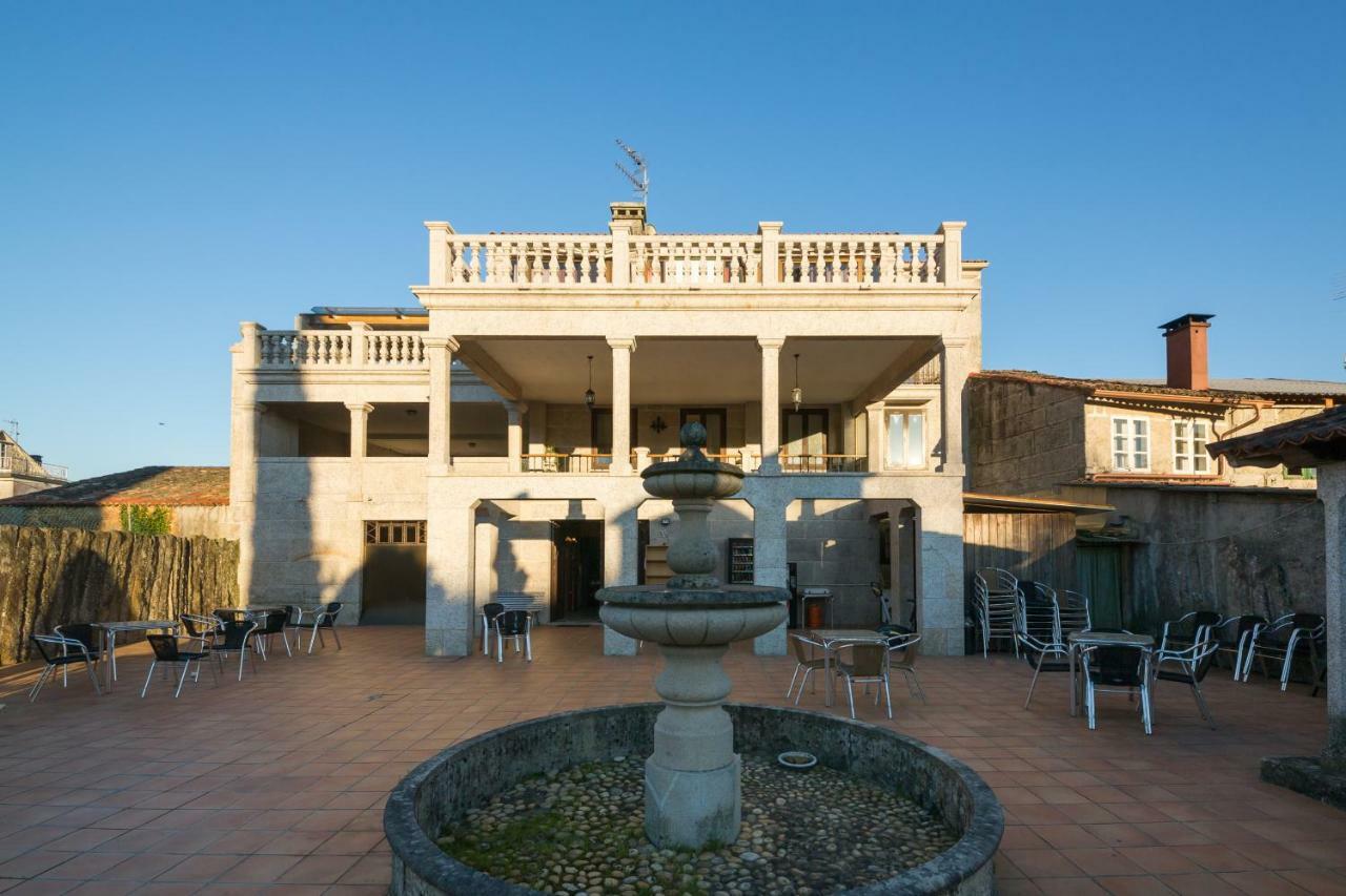 Hostal Albergue Villa San Clemente Tui Exterior foto